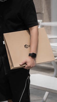 雷军马年首播展示新SU7门把手 全程未提成都事故 新闻