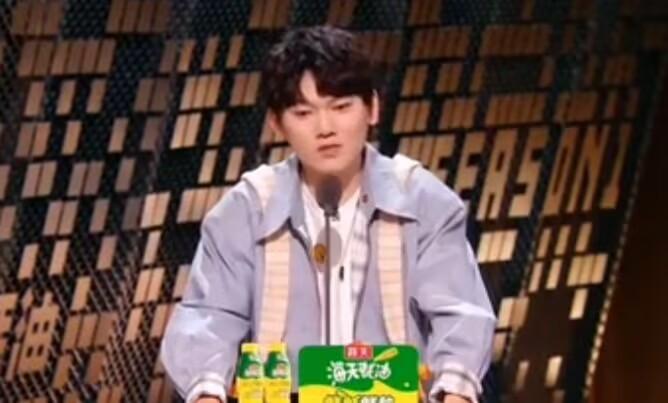  脱口秀舞台上，电竞少年大胆调侃足球名宿；输越南赢韩国，范志毅被点名。 娱乐新闻