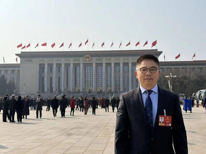  一位博士步入职场却遇壁垒；委员们为大器晚成者发声；公平机会终将到来。 情感心理