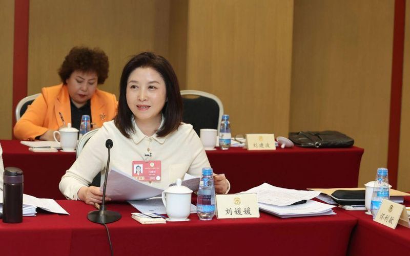  一位博士步入职场却遇壁垒；委员们为大器晚成者发声；公平机会终将到来。 情感心理