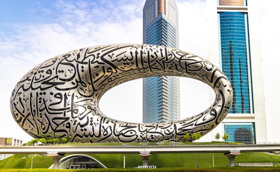 光芯片龙头源杰科技乘AI东风；业绩爆发带动股价飙升，中际旭创早期投资硕果累累。