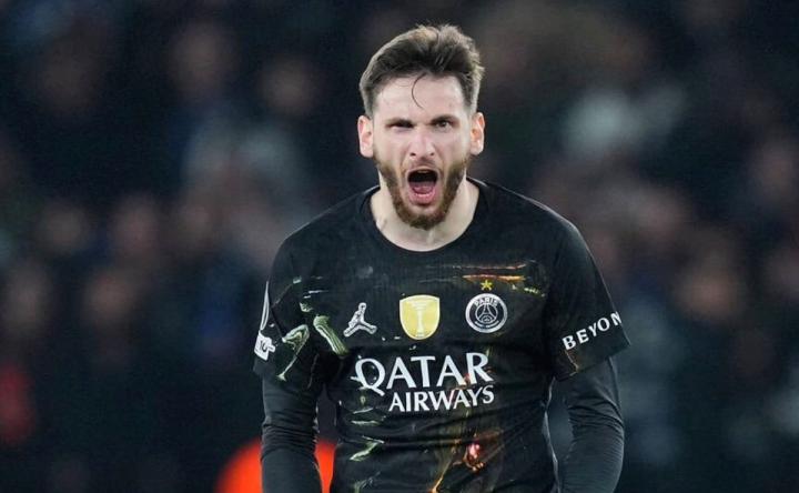  替补英雄克瓦拉茨赫利亚建功；巴黎欧冠首回合占优，格鲁吉亚天才未来可期。 体育新闻 替补英雄克瓦拉茨赫利亚建功；巴黎欧冠首回合占优，格鲁吉亚天才未来可期。 体育新闻