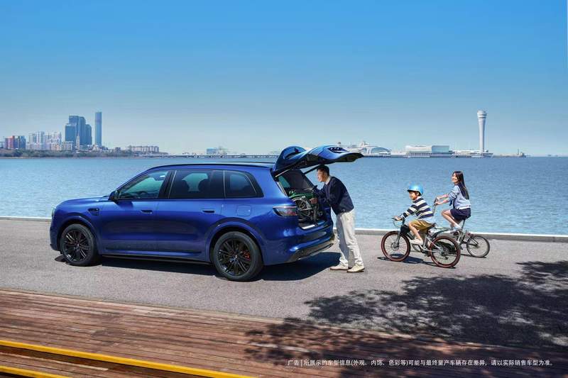  瑞红热情绽放，湛蓝深邃宁静；问界M8新色策略解析。 汽车科技