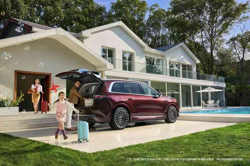  瑞红热情绽放，湛蓝深邃宁静；问界M8新色策略解析。 汽车科技