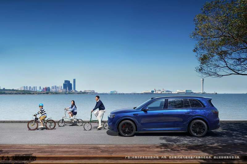  瑞红热情绽放，湛蓝深邃宁静；问界M8新色策略解析。 汽车科技