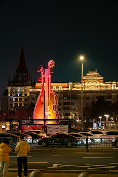  沪指失守4000点关口，市场情绪波动明显；光伏板块却逆势活跃，后市趋势值得关注。 股票财经