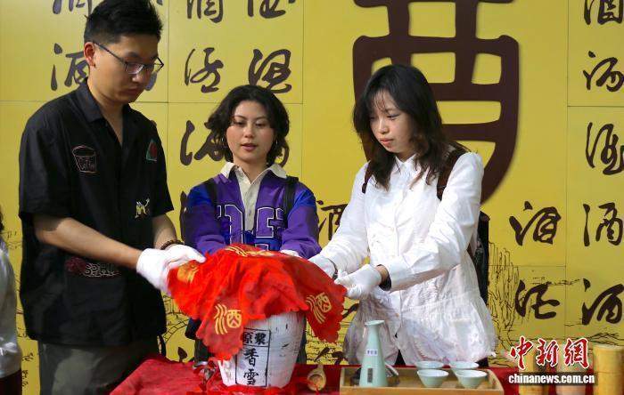 时光酿造的秘密：揭开绍兴黄酒百年陈韵的真相