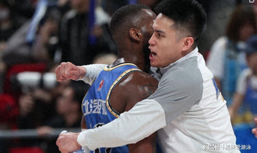 无数次深夜复盘,揭开连胜背后的战术逻辑 体育新闻