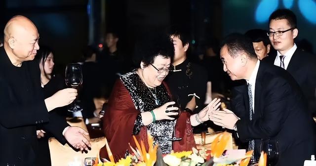 【商业底层逻辑】陈丽华的470亿帝国：姓氏决策背后的家族权力架构