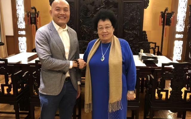 【商业底层逻辑】陈丽华的470亿帝国:姓氏决策背后的家族权力架构 股票财经 【商业底层逻辑】陈丽华的470亿帝国:姓氏决策背后的家族权力架构 股票财经 【商业底层逻辑】陈丽华的470亿帝国:姓氏决策背后的家族权力架构 股票财经 【商业底层逻辑】陈丽华的470亿帝国:姓氏决策背后的家族权力架构 股票财经