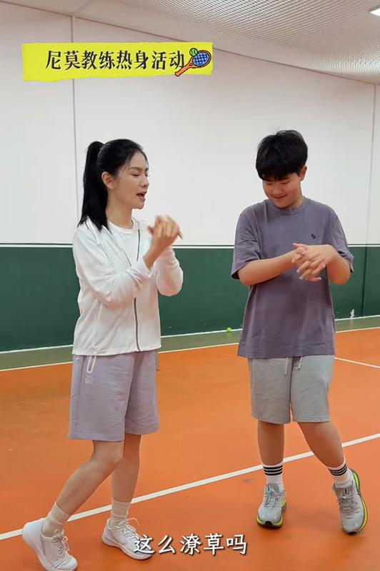 从“东北宋仲基”到翩翩少年:安吉街拍背后的成长启示录 娱乐新闻