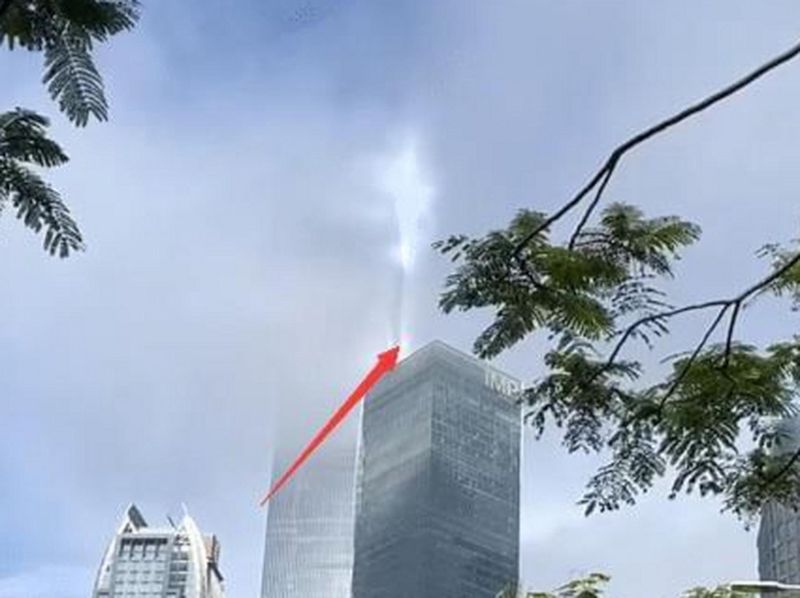当两万流明光束刺破夜空：一次无人机光影秀的技术拆解与文旅融合启示