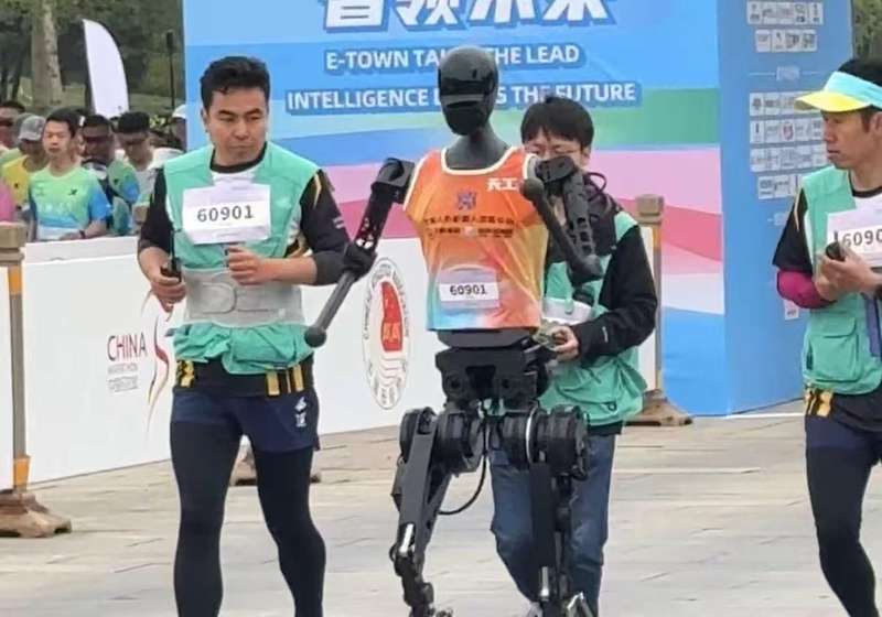 从折叠屏到机器人赛场:荣耀包揽前六名的技术复盘与深层逻辑 IT技术 从折叠屏到机器人赛场:荣耀包揽前六名的技术复盘与深层逻辑 IT技术